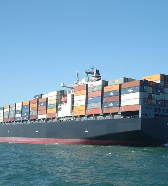 container-ship-560789_1280